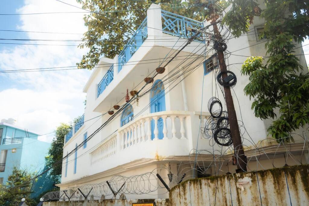 Blue Door Villa By Homeyhuts Rājpur Buitenkant foto